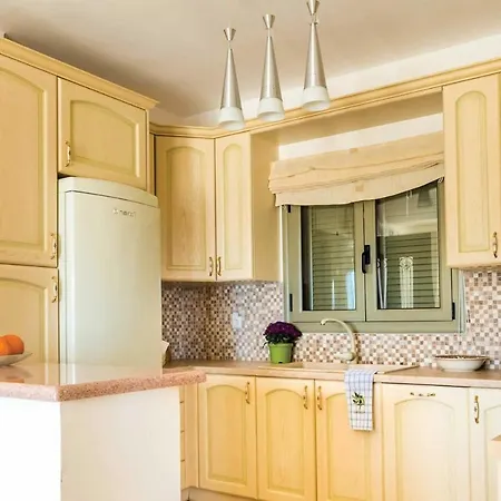 Sleeps 6 With Pool Air Con And Wifi * מיקרוס גיאלוס